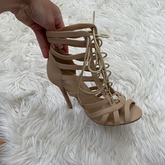 High heels - Picture 2 of 3